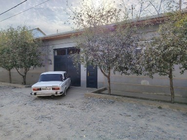 Hovli srochno sotiladi