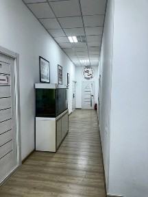 Срочно продается евроздание, 1235 кв. м вдоль главной дороги.