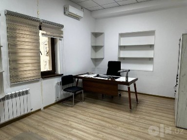 Срочно продается евроздание, 1235 кв. м вдоль главной дороги.