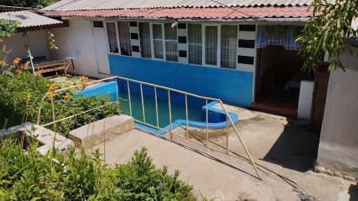 DACHA SOTILADI bochkada tinch joyda joylashgan