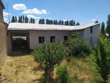 Ховли Участка сотилади Куктеракда. 75000. 6 сотих 20х30. Срочно
