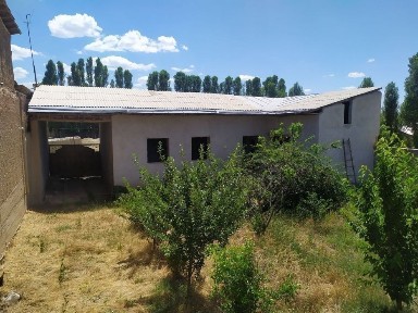 Ховли Участка сотилади Куктеракда. 75000. 6 сотих 20х30. Срочно