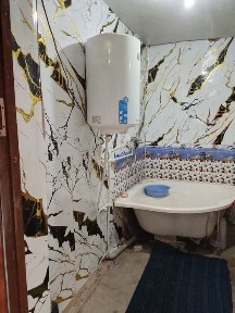 Internat hovli uy sotiladi