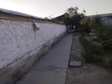 Uy sotiladi yer hisobida