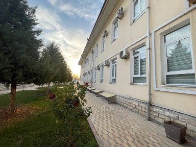 ПРОДАЕТСЯ отдельно стоящее ЗДАНИЕ с зем участком 60 соток Мирабад