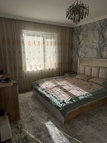 Продаётся 2комнатная переделаная в 3х квартира вдоль дороги, на мархабо