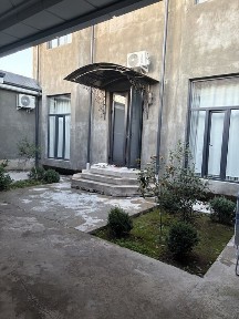 Uchastka sotiladi 3 sotik 500 kv 7 hona + oshxona
