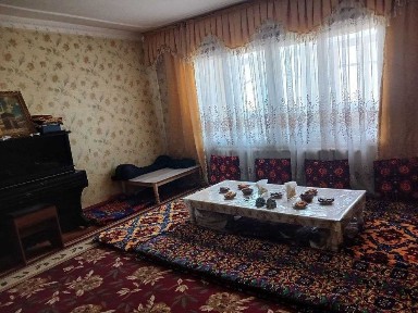 Zudlik bilan 3 xonali uy sotiladi Qoraqamish 2/4 19B da uy sotiladi