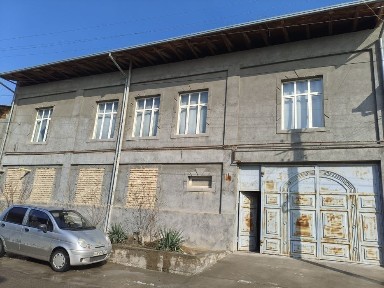 Котта Иттифокда 10 сотихли Икки этажли участка сотилади. 12 та хона.