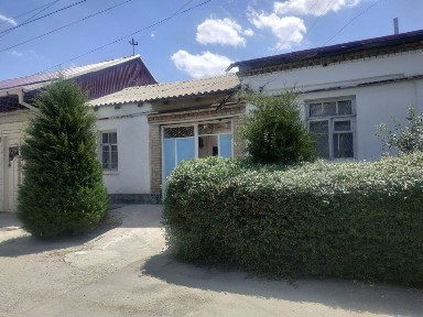 Уй сотилади (шахар марказидан)