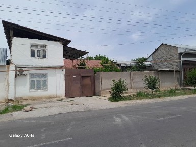 Кибрай мехнат 10 сотикли уй сотилади йул юзида мехнат бешбармок ёнида