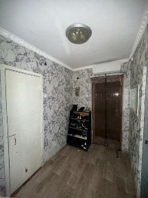 Дом 70 кв есть детская плошадка школа всё есть