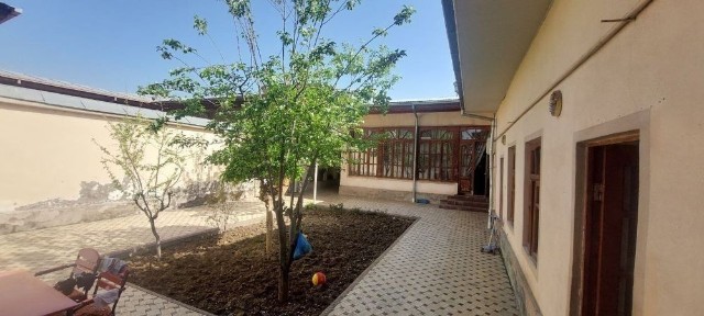 Продается участок на Чиланзаре где спорт товары