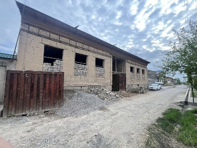 Uchastka sotiladi