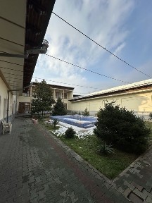 Katta hovli sotiladi Nazarbek da / дом продаётся