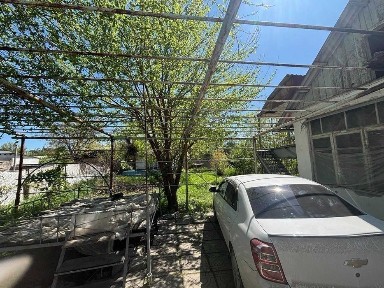 6 sotix dacha sotiladi