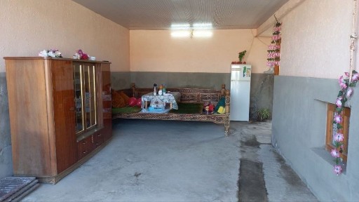 Nazarbek tekistilda uchastaka sotiladi srochno