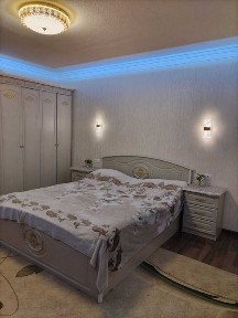 продажа своего дома. назарбек5.5сот7 ком. 2 санузла. кухня. бассейн.