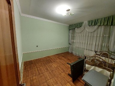 Продается квартира 4/1/4 в центре Кибрая.