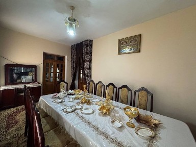 Зангиота зиёратгоҳи ёнида