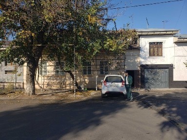 Уй-жой, ховли сотилади