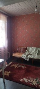 Ахунбабаева 10-соток срочно продаётся дом.