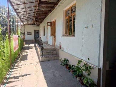 Hovli uchastka sotiladi