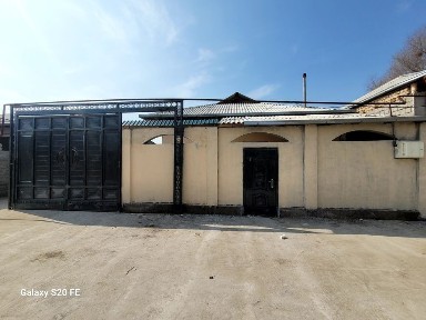 Yangi yo'lda yangi qurilgan hamma sharoyiti bor mebellar qo'shib beris