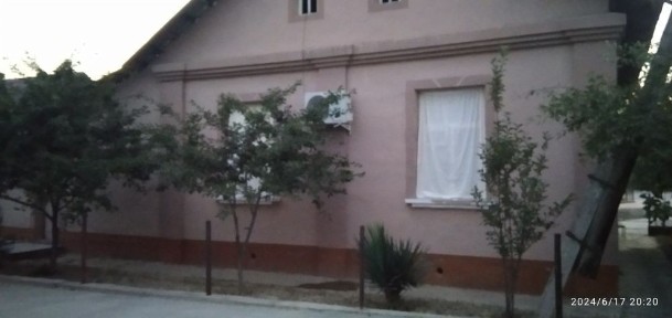 Uy hovli sotiladi