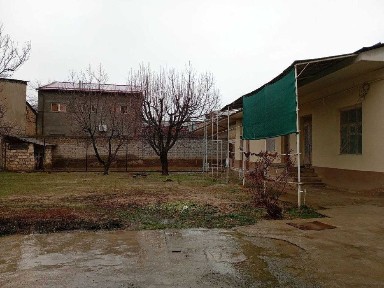 Uchastka sotiladi