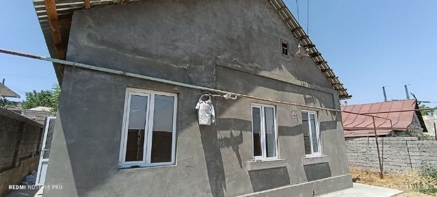 Chirchiqda hovli sotiladi