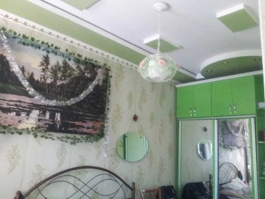 УЮТНАЯ КВАРТИРА с парковкой и огородом. 1-этаж 5-этажного дома
