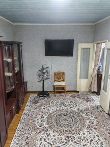 Yakkasaroy tumani Boshliq Mahallasida uy ijaraga beriladi 1*2/4/5