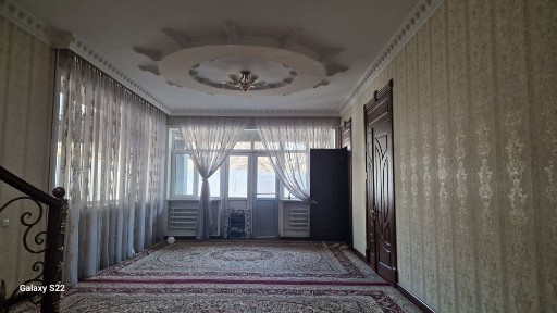 Nazarbek 6sotixhli hovli sotiladi