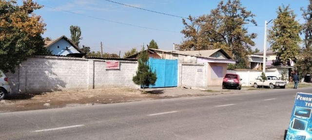 Янгибозорда Уй сотилади