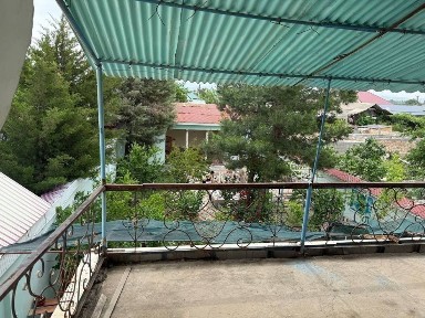 Chirchiqda dacha sotiladi 4 sotu hamma sharoitlari bor