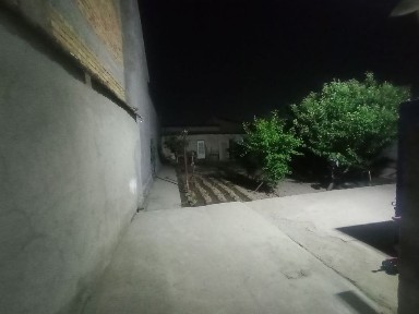 5 sotix uchaska sotiladi.