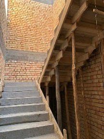 Продаю земельный участок с готовым сооружением двухэтажный дом