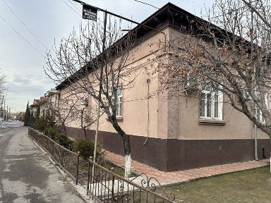 O'rikzor mahallada 6sotixli uchaska, uy srochna sotiladi.