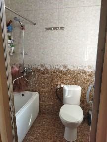 Продаётся дом на Мирзо Улугбекском районе автосалон Пойтахт