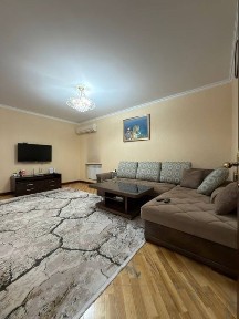 Продается 3в4 ком квартира, ориентир: Госпитальный 328 школа, 80м²