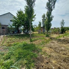 Продаётся дом Дача возле ангрен реки. Двухэтажная с удобствами.