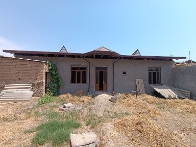 Kelesda srochna uy sotiladi
