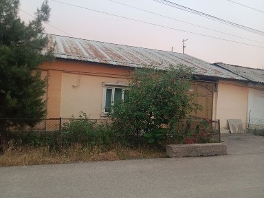 Ховли сотилади 4.5 сотиг 6 хона