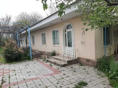 Продаются 2 дома в кибрае, 19 соток. Qibrayda 19 sot 2 ta uy sotiladi.