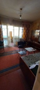 Продаётся двух комнатная квартира без ремонта своя. 6 этаж