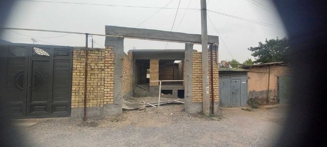 Зоопарк олдида, Лайлакобод кучасида 1,2 сотихли уй сотилади.