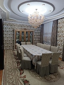 Uchastka sotiladi 4.2 sotih 7 hona 2ta holl 3 sanuzel 3 urvinli uy e
