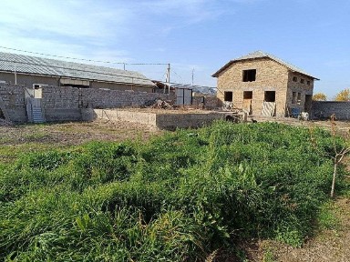 Тошкент вилояти Нурафшон шахрида 4 сотикли участка сотилади.