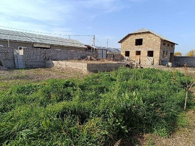 Тошкент вилояти Нурафшон шахрида 4 сотикли участка сотилади.